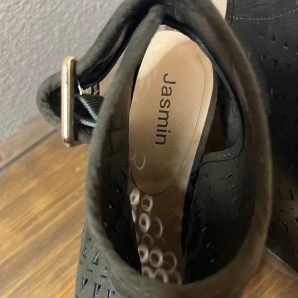 Jasmin Women's Wedges Size 8 Hunter Green Suede with buckle closure - Picture 10 of 11